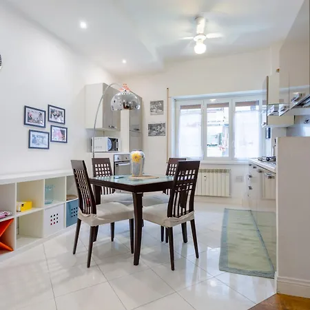Comfortable In A Strategic Position Apartament Rzym