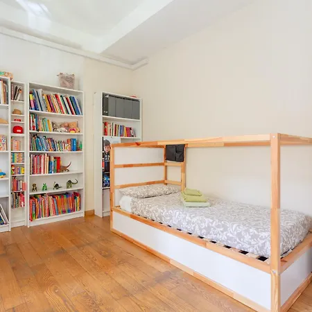 Comfortable In A Strategic Position Apartament