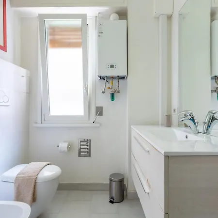 Comfortable In A Strategic Position Apartament